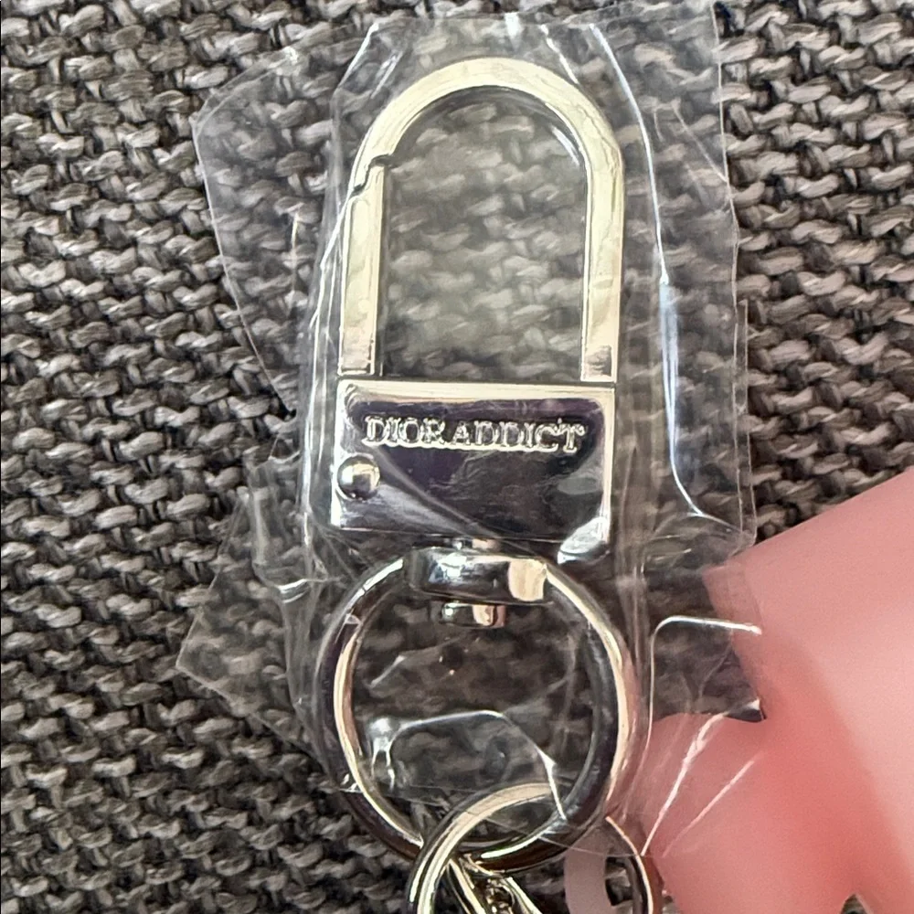 Dior Addict Lip Gloss Star Key Chain Pink Silicone New Authentic - Picture 13 of 17